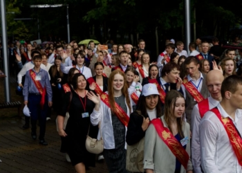 В Бресте прозвучал последний звонок для выпускников всей республики