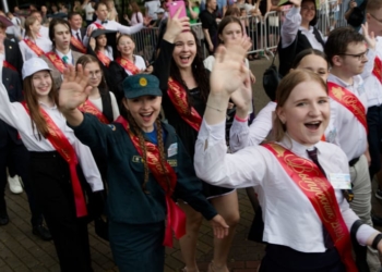 В Бресте прозвучал последний звонок для выпускников всей республики