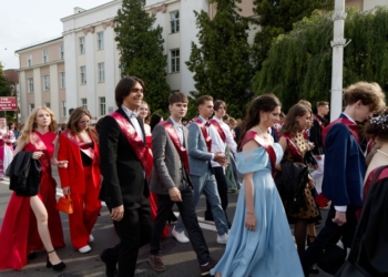 По главной улице с оркестром