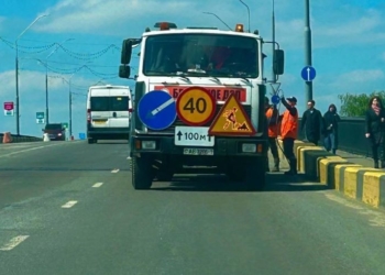 Дорожники просят водителей не парковаться на ул. Орловской