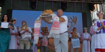 В Остромечево отпраздновали дожинки. Смотрите, как это было