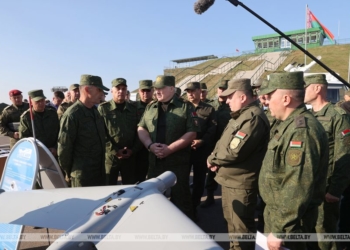 Александр Лукашенко в ходе рабочей поездки в Брестскую область посещает 230-й общевойсковой полигон Обуз-Лесновский