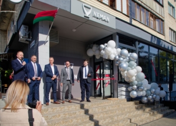 Сегодня после реконструкции в Бресте торжественно открылся магазин стеклозавода «Неман»