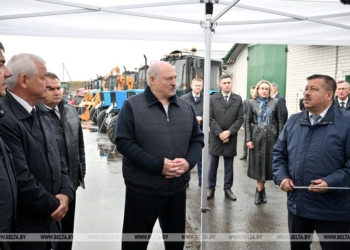 Александр Лукашенко посещает с рабочей поездкой Пинский район