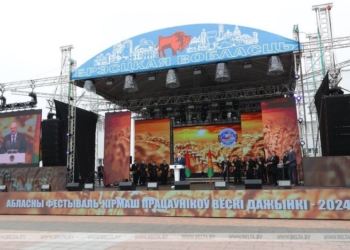 «Вы – опора нашей страны». Как проходили «Дожинки» в Микашевичах