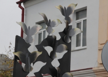 Памятник жертвам нацизма установили на месте бывшего входа в Пинское гетто