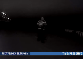 Пошел с бензопилой на милиционеров. Применялось оружие