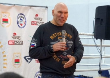 Знаменитый боксер, депутат Госдумы России Николай Валуев посетил Жабинку