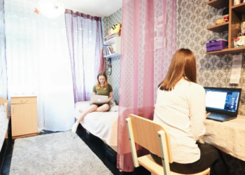 студенты общежитие