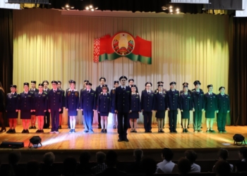 Ритуал посвящения в учащиеся таможенных классов прошел в СШ №1 г. Бреста