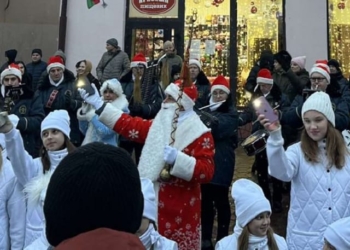 Сегодня в Бресте пройдет новогоднее дефиле Деда Мороза и его оркестра