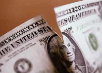 Порванные доллары