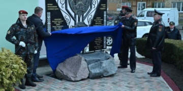 В Пинске открыли памятный знак сотрудникам, погибшим при исполнении служебных обязанностей