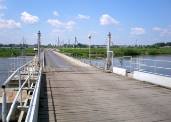 Растаял лед — в Столинском районе навели мосты и переправы