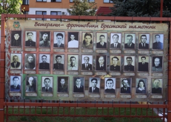 У здания Брестской таможни по улице Гаврилова открылась аллея памяти