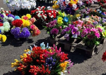 Чем можно заменить искусственные цветы на Радуницу?