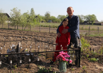 Затерявшийся в сирени. Память о погибшем парне в д. Седруж восстановили в наши дни