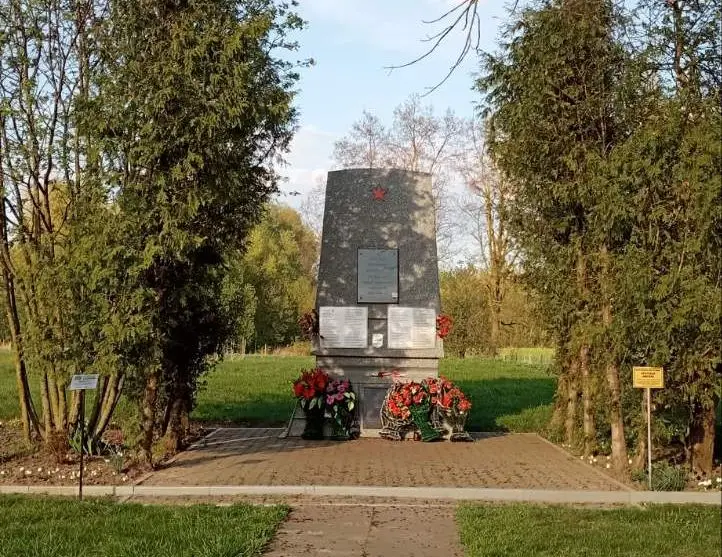 на обрыве