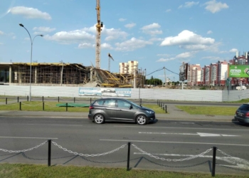 На стройке офисно-торгового центра в Бресте обрушился каркас