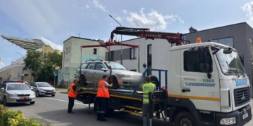 За пятницу, 6 июня, сотрудники ГАИ наказали в Бресте более 40 водителей за неправильную парковку, 7 машин эвакуировали