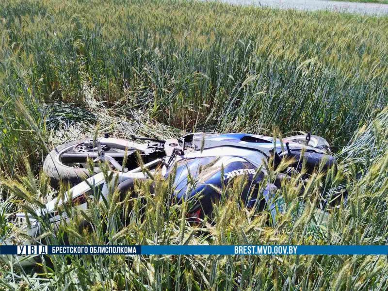 В Каменецком районе столкнулись мотоцикл и «Ауди»