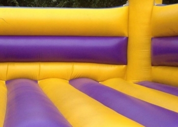 В Бресте проверили батуты, тарзанки, игровое надувное оборудование