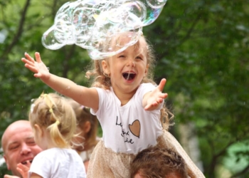 Тысячи брестчан и гостей города смогли согреться в «Лучах добра» от BREMOR