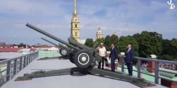 В Петербурге салютовали годовщине освобождения Бреста