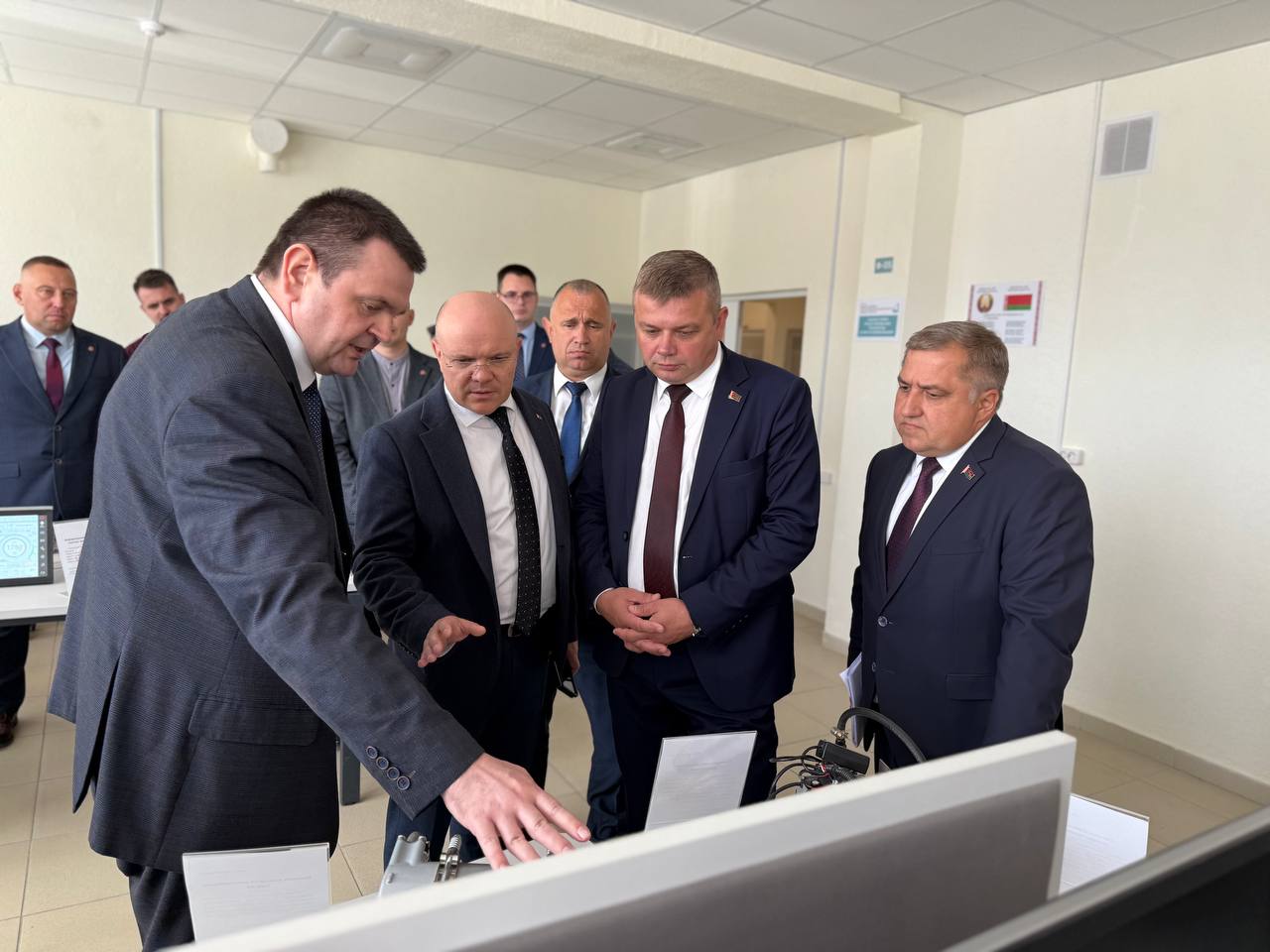 Министр промышленности на Цветотроне