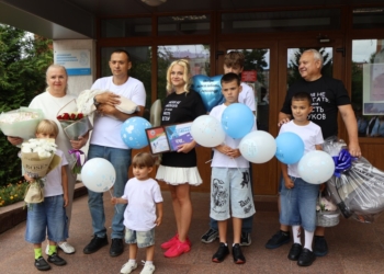 4 августа из Брестского роддома малыша доставили домой в сопровождении ГАИ