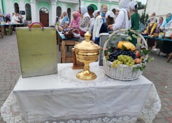 Сегодня Преображение Господне, православные освящают плоды нового урожая. Фотофакт