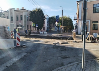 Два перекрестка в центре Бреста сейчас перекрыты для движения транспорта, в том числе общественного
