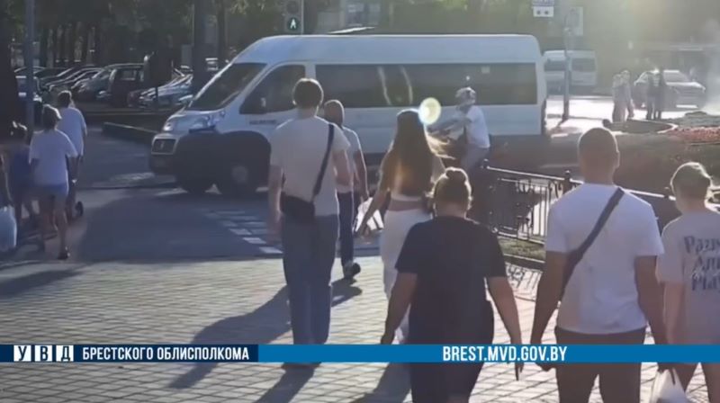 Водитель маршрутки создал опасность для людей на пешеходном переходе. Привлекли к ответственности