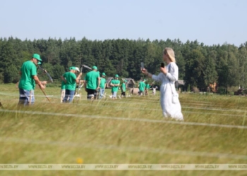 В Березовском районе проходит экологический фестиваль «Споровские сенокосы»