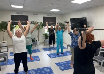 Красотки элегантного возраста «зажигают» на танцах в Жабинковском ТЦСОНе