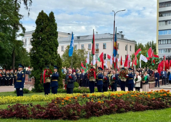 17 сентября утром в Бресте прошла памятная церемония возложения цветов и митинг