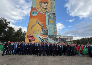 В Бресте появился мурал в честь машиностроителей