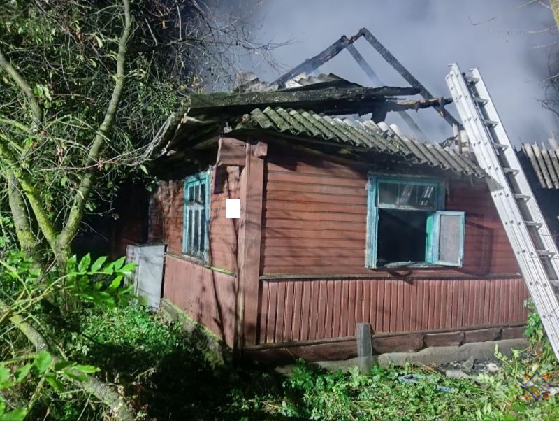 Минувшей ночью на пожаре в Малоритском районе работники МЧС спасли хозяина дома