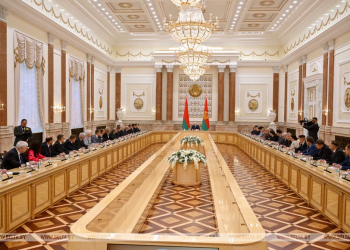 Лукашенко предложили организовать женские полки, ответ Президента встретили аплодисментами