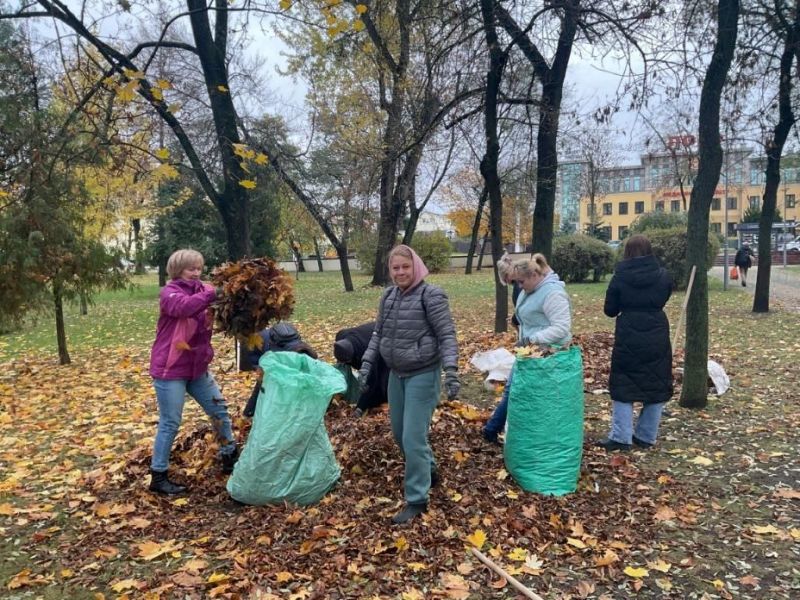 Итоги осеннего субботника: в Брестской области приняли участие более 333 тыс. человек, собрано более 2,15 млн. рублей.