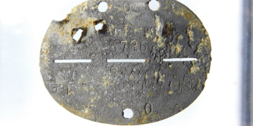 Брестские эксперты установили данные на жетонах военного времени, обнаруженных в Пружанском районе