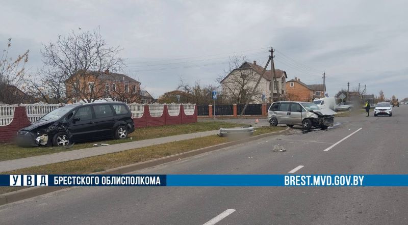 В Столине сегодня не разъехались Peugeot и Ford