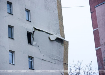 17 декабря в Гомеле обрушилось несколько перекрытий в одном из подъездов 10-этажного дома