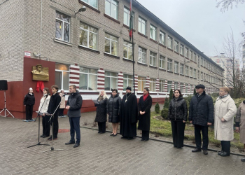 На здании Гимназии №6 Бреста установили табличку с QR-кодом в рамках проекта «Цифровая звезда».