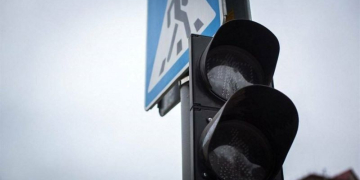 Внимание водителям! На несколько дней отключат светофор на пересечении ул. Коммерческой с М1/Е30