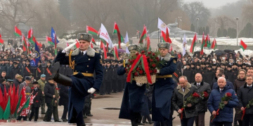 В Брестской крепости прошла церемония возложения цветов к Вечному огню