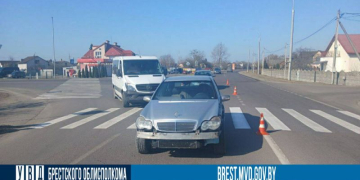 Сегодня в Бресте «Mercedes» наехал на малолетнего пешехода. Он госпитализирован