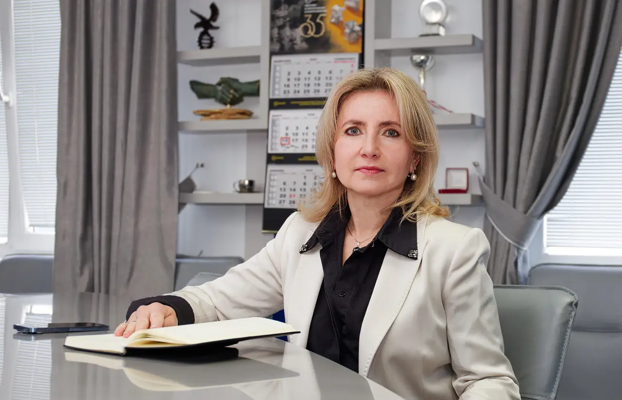 Элла ДЖАНГОЗОВА