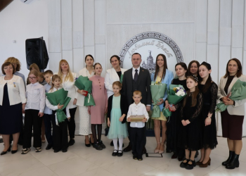 В Брестском горисполкоме вручили Ордена Матери восьми брестчанкам