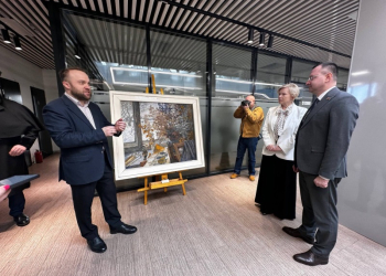 В Брестской дирекции «Белгазпромбанка» открылась большая художественная выставка «Время расцветать»